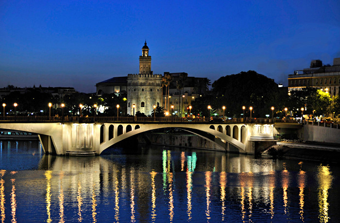 momento azul en sevilla sRGB Foco